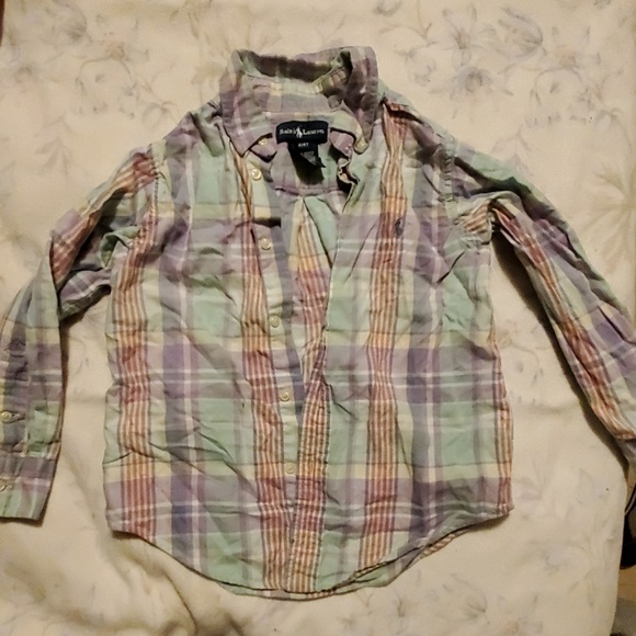 2dress shirts, 1 pair of pants,4 shirts. - Picture 3 of 7